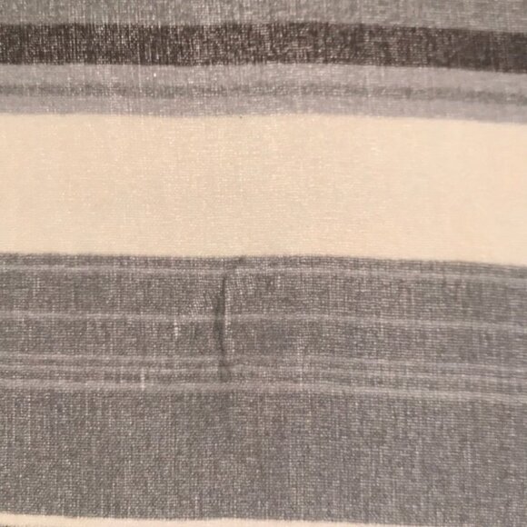🤍🩶 GAP Striped Sheer Gray & White Scarf | 100% Polyester 🩶🤍 - Picture 5 of 7